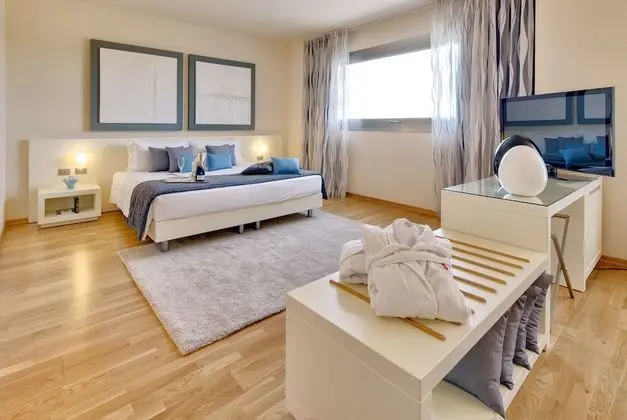 Deluxe Oda, 1 En Büyük (King) Boy Yatak (Living Room)