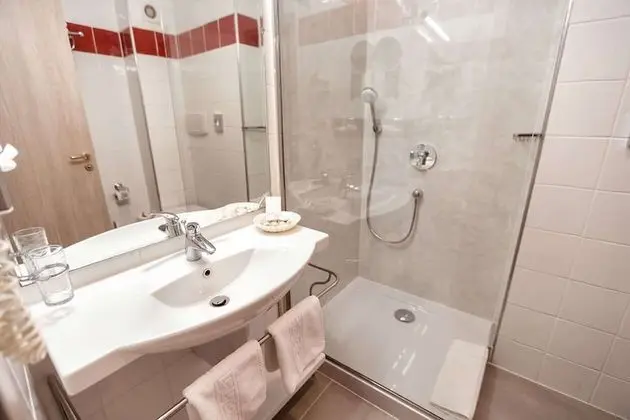 Standard Oda, 1 En Büyük (King) Boy Yatak, Sigara İçilmez (Shower Only)
