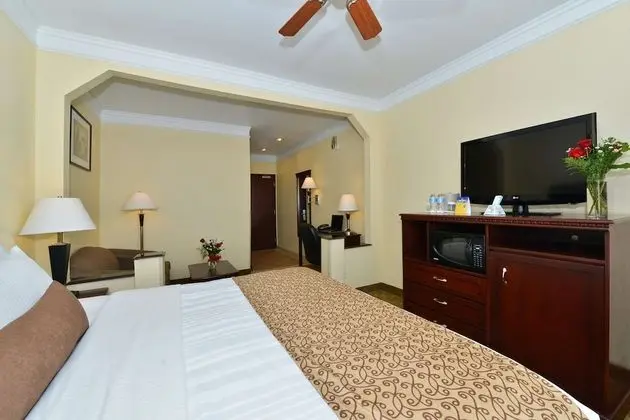 Standard Oda, 1 En Büyük (King) Boy Yatak, Engellilere Uygun, Buzdolabı ve Mikrodalga