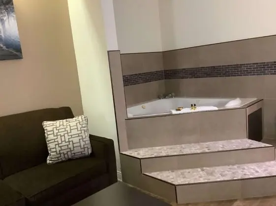 Süit, 1 En Büyük (King) Boy Yatak, Sigara İçilmez, Sıcak Su Küveti