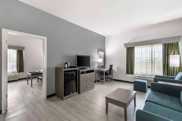 Süit, 1 En Büyük (King) Boy Yatak, Engellilere Uygun, Sigara İçilmez (Walk-in Shower;with Sofabed)