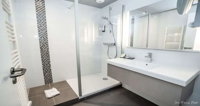 Family Oda, Birden Çok Yatak, Sigara İçilmez, Bağlantılı Odalar (Shower Only;Larger Room)