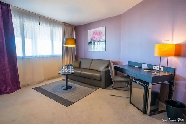 Junior Süit, 1 Büyük (Queen) Boy Yatak, Sigara İçilmez (Larger Room;with Sofabed)