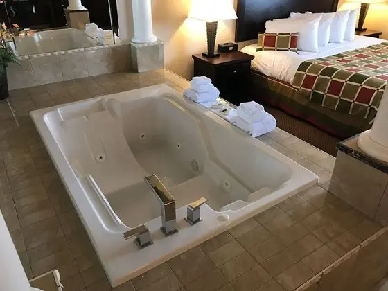 Standard Oda, 1 En Büyük (King) Boy Yatak, Sigara İçilmez, Sıcak Su Küveti