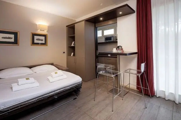 Süit, 1 En Büyük (King) Boy Yatak, Sigara İçilmez (Living Room;Sofabed is a double bed)