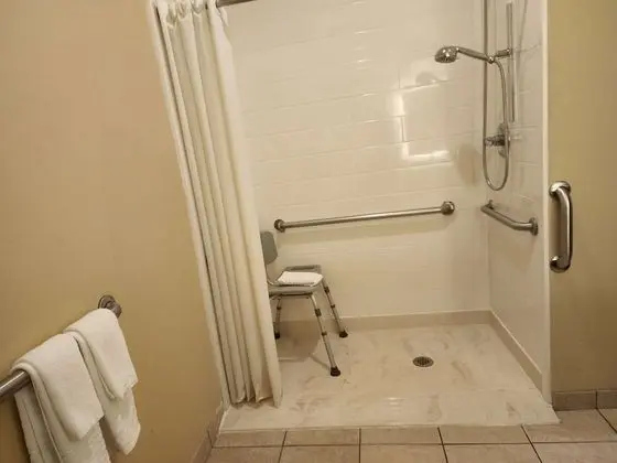 Standard Oda, 2 Büyük (Queen) Boy Yatak, Engellilere Uygun, Sigara İçilmez