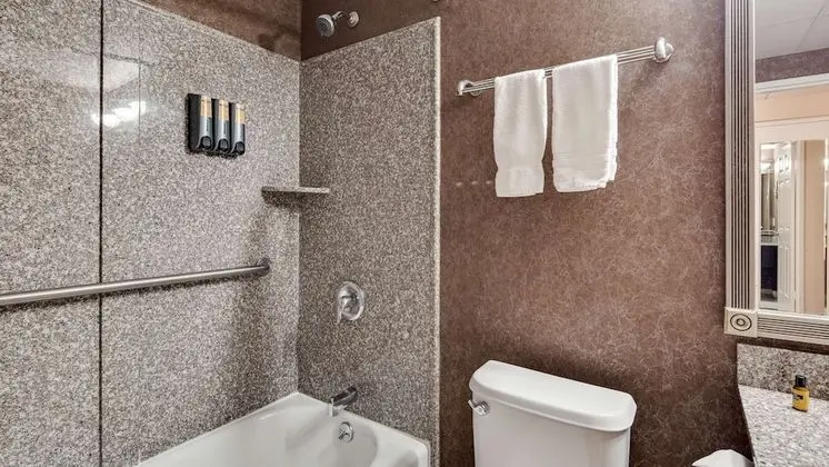 Standard Oda, 2 Çift Kişilik Yatak, Engellilere Uygun, Küvet