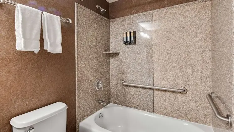 Standard Oda, 2 Çift Kişilik Yatak, Engellilere Uygun, Küvet