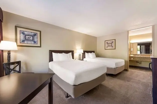 Standard Oda, 2 Çift Kişilik Yatak, Sigara İçilmez, Buzdolabı ve Mikrodalga (Pet Friendly)