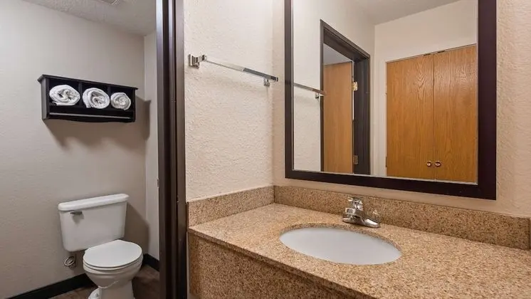 Standard Oda, 2 Büyük (Queen) Boy Yatak, Engellilere Uygun, Sigara İçilmez (Walk-in Shower)