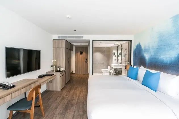 Deluxe Oda, 1 Çift Kişilik Yatak, Sigara İçilmez, Havuz Manzaralı (Shower Only)