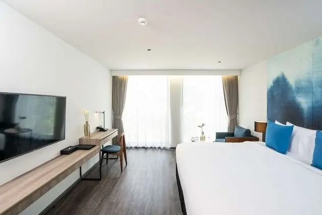 Deluxe Oda, 1 Çift Kişilik Yatak, Sigara İçilmez, Havuz Manzaralı (Shower Only)