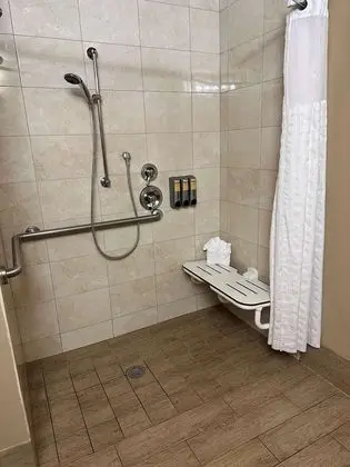 Standard Oda, 1 En Büyük (King) Boy Yatak, Engellilere Uygun, Buzdolabı ve Mikrodalga