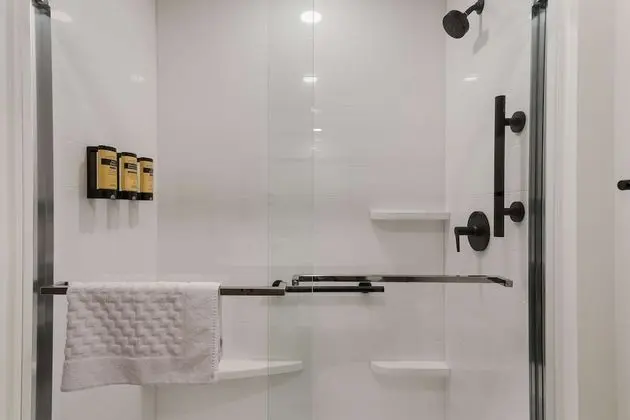Standard Oda, 2 Büyük (Queen) Boy Yatak, Sigara İçilmez, Buzdolabı ve Mikrodalga
