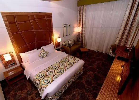 Süit, Birden Çok Yatak, Sigara İçilmez (1 King and 2 Single Beds)