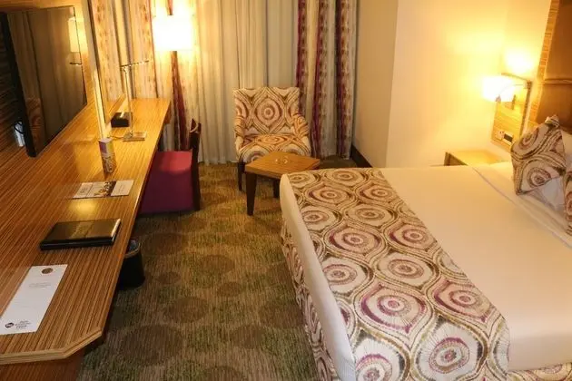 Süit, Birden Çok Yatak, Sigara İçilmez (1 King and 2 Single Beds)