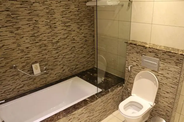 Süit, Birden Çok Yatak, Sigara İçilmez (1 King and 2 Single Beds)