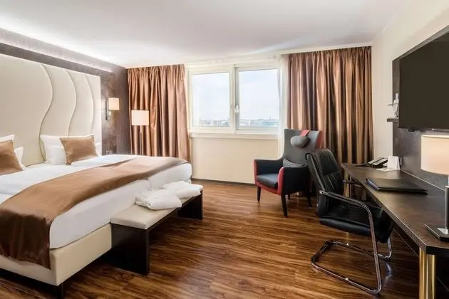 Süit, 1 En Büyük (King) Boy Yatak (Converts to 2 Twin Beds;with Sofabed)
