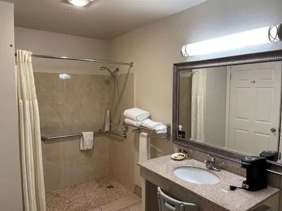 Standard Oda, 2 Büyük (Queen) Boy Yatak, Sigara İçilmez, Buzdolabı ve Mikrodalga (Pet Friendly)