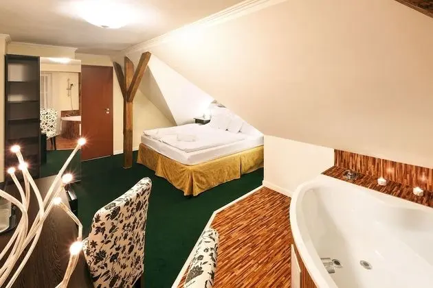 Deluxe Tek Büyük Yataklı Oda (with Whirlpool)