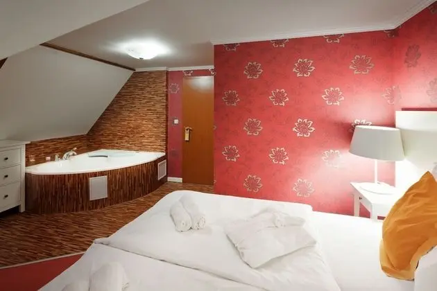 Deluxe Tek Büyük Yataklı Oda (with Whirlpool)