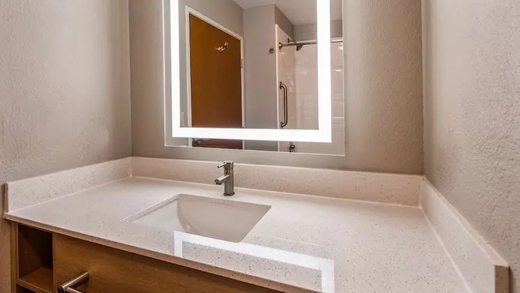 Standard Oda, 2 Büyük (Queen) Boy Yatak, Sigara İçilmez, Buzdolabı ve Mikrodalga