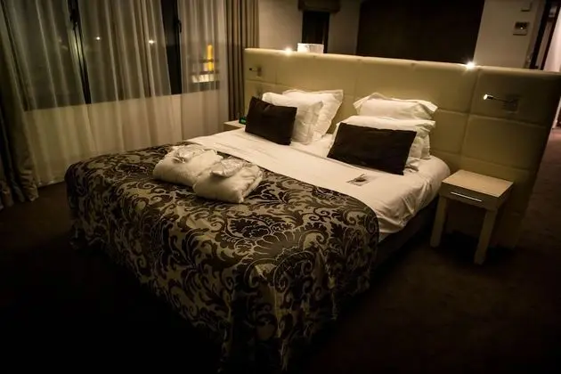 Luxury Oda, 1 Büyük (Queen) Boy Yatak