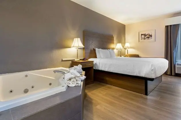 Süit, 1 En Büyük (King) Boy Yatak, Sigara İçilmez, Sıcak Su Küveti