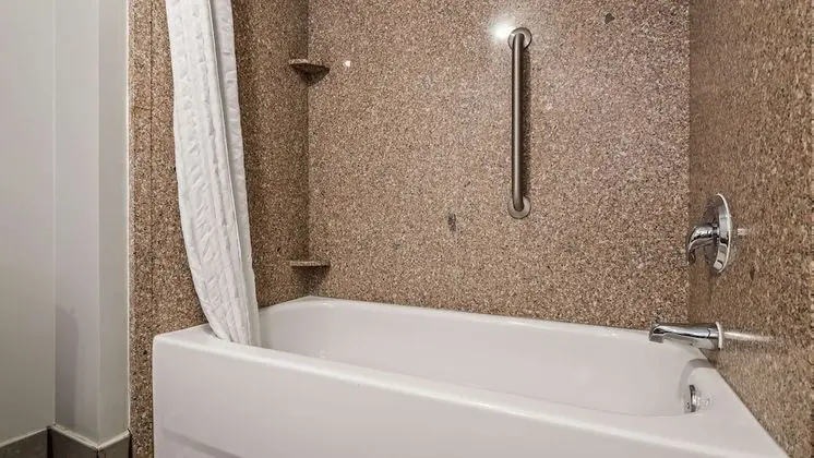 Standard Oda, 2 Büyük (Queen) Boy Yatak, Sigara İçilmez, Buzdolabı ve Mikrodalga