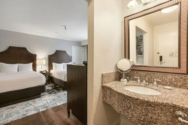 Oda, 2 Çift Kişilik Yatak, Sigara İçilmez, Şehir Manzaralı