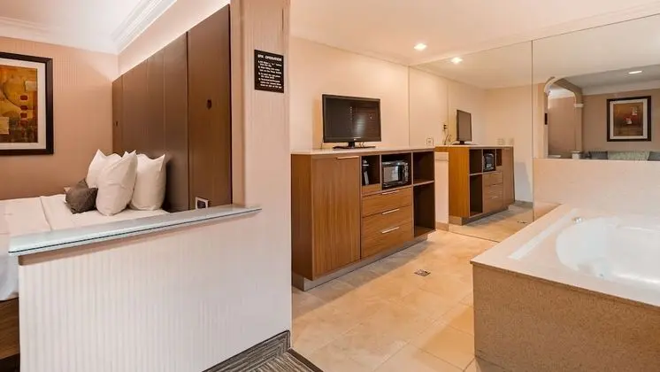 Standard Oda, 1 En Büyük (King) Boy Yatak, Sigara İçilmez, Sıcak Su Küveti (Larger Room)