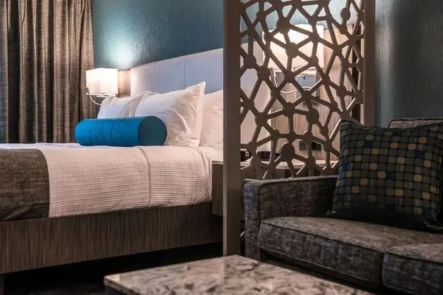 Süit, 1 En Büyük (King) Boy Yatak, Engellilere Uygun, Sigara İçilmez (Walk-in Shower;with Sofabed)