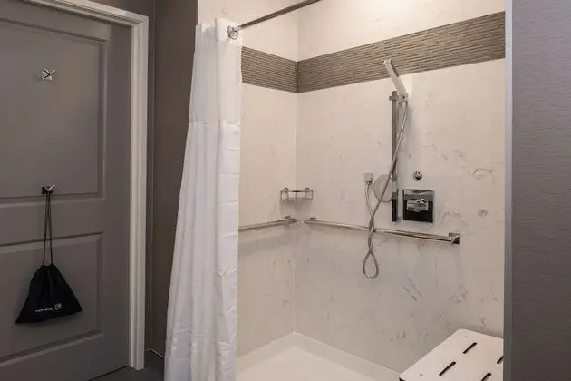 Süit, 1 En Büyük (King) Boy Yatak, Engellilere Uygun, Sigara İçilmez (Walk-in Shower;with Sofabed)
