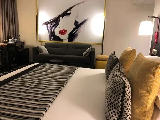 Superior Oda, 1 Büyük (Queen) Boy Yatak ve Çekyat, Sigara İçilmez (with Sofabed)