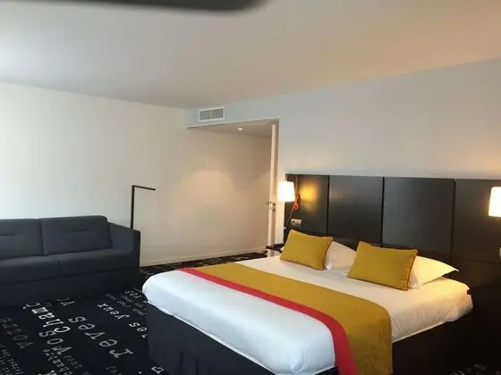 Superior Oda, 1 Büyük (Queen) Boy Yatak ve Çekyat, Sigara İçilmez (with Sofabed)