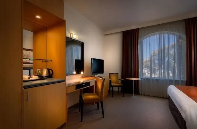 Deluxe Oda, 1 En Büyük (King) Boy Yatak, Sigara İçilmez (Walk-in Shower)