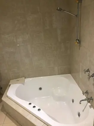 Standard Oda, 1 Büyük (Queen) Boy Yatak, Sigara İçilmez, Sıcak Su Küveti