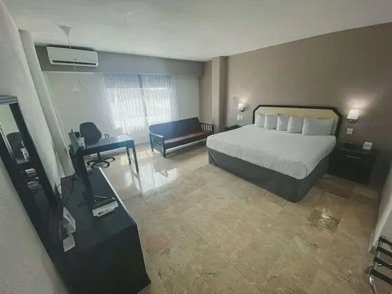 Standard Oda, 1 En Büyük (King) Boy Yatak, Sigara İçilmez (with Single Sofabed)