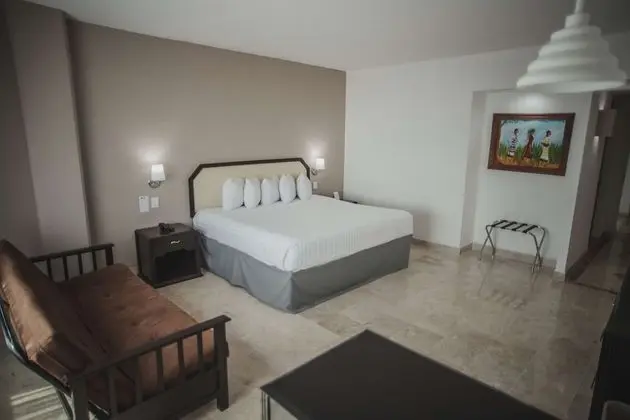 Standard Oda, 1 En Büyük (King) Boy Yatak, Sigara İçilmez (with Single Sofabed)