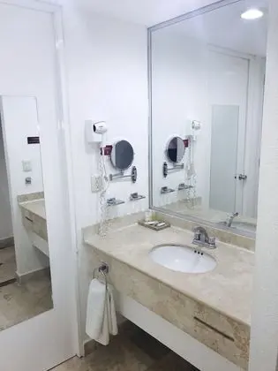 Standard Oda, 1 En Büyük (King) Boy Yatak, Sigara İçilmez (with Single Sofabed)