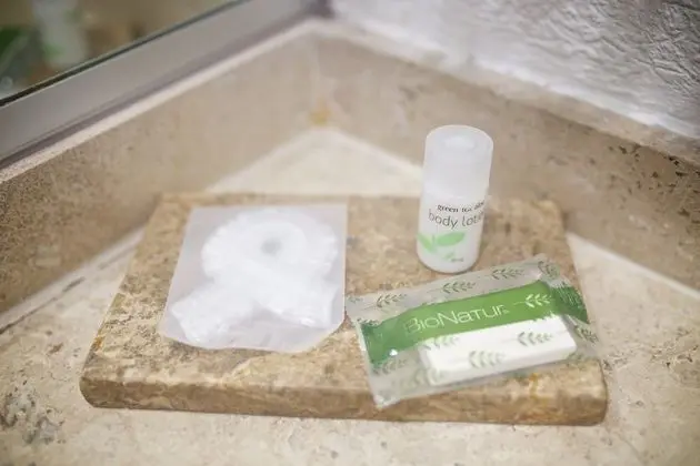 Standard Oda, 1 En Büyük (King) Boy Yatak, Sigara İçilmez (with Single Sofabed)