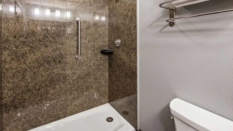 Standard Oda, 2 Büyük (Queen) Boy Yatak, Engellilere Uygun, Sigara İçilmez