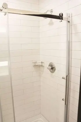 Standard Oda, 1 En Büyük (King) Boy Yatak, Buzdolabı ve Mikrodalga (Shower Only;with Sofabed)