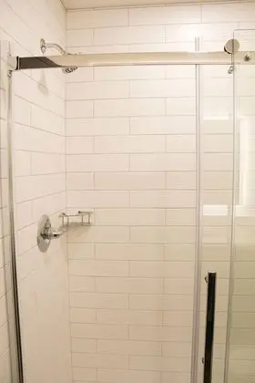 Standard Oda, 1 En Büyük (King) Boy Yatak, Buzdolabı ve Mikrodalga (Shower Only;with Sofabed)