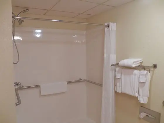 Standard Oda, 1 En Büyük (King) Boy Yatak, Engellilere Uygun, Küvet