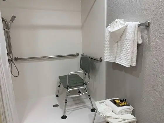 Standard Oda, 1 En Büyük (King) Boy Yatak, Engellilere Uygun, Buzdolabı ve Mikrodalga