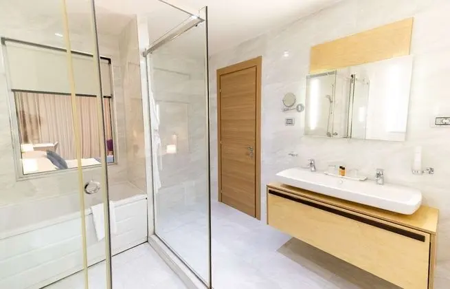 Deluxe Oda, 1 En Büyük (King) Boy Yatak, Sigara İçilmez, Küvet