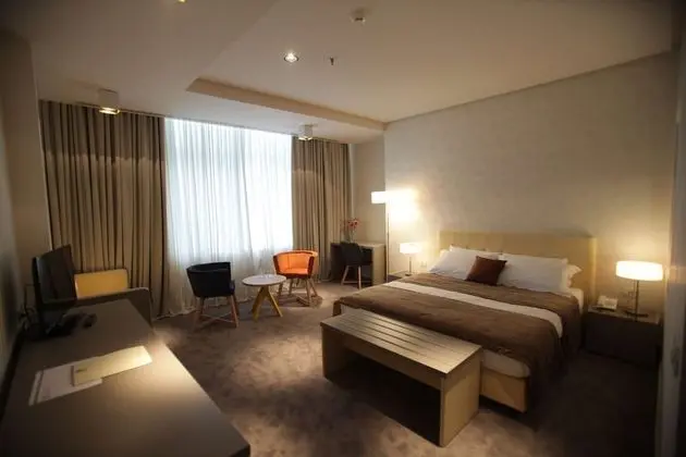 Junior Süit, 1 En Büyük (King) Boy Yatak, Sigara İçilmez, Küvet