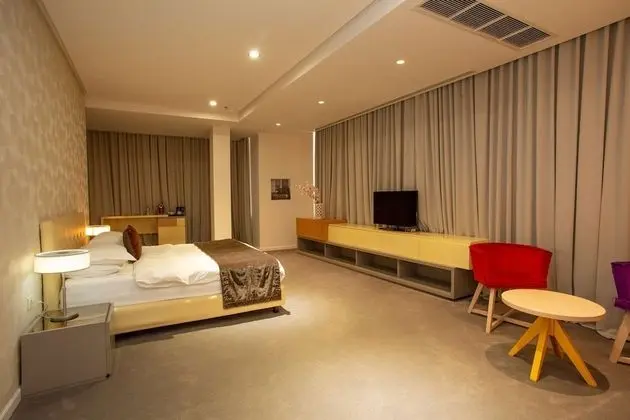 Junior Süit, 1 En Büyük (King) Boy Yatak, Sigara İçilmez, Küvet