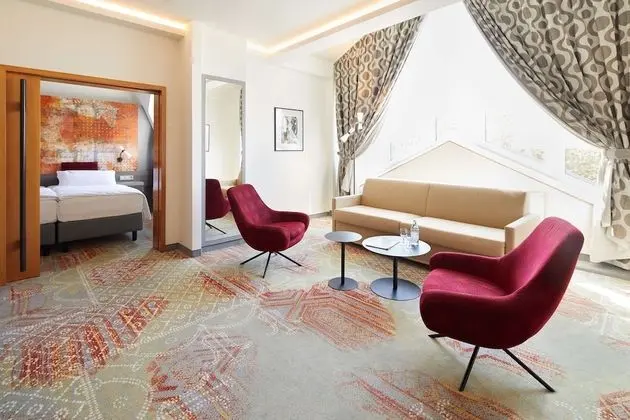 Süit, 1 Çift Kişilik Yatak (Larger Room)